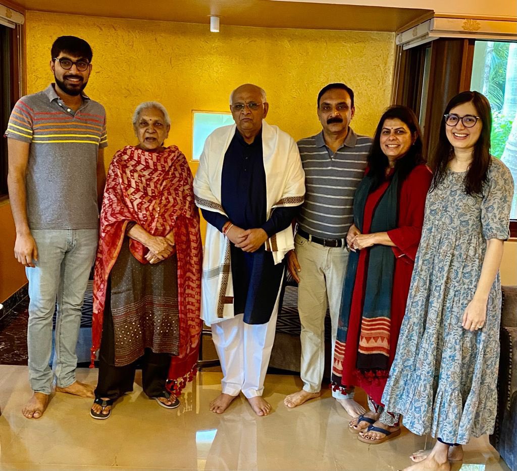 Bhupendrapbjp's tweet photo. ઉત્તરપ્રદેશના મહામહિમ રાજ્યપાલ મહોદયા તથા રાજ્યના પૂર્વ પ્રથમ મહિલા મુખ્યમંત્રી શ્રીમતી આનંદીબેન પટેલ ની તેઓના નિવાસસ્થાને શુભેચ્છા મુલાકાત લીધી હતી. https://t.co/KYwQ9aOhQb