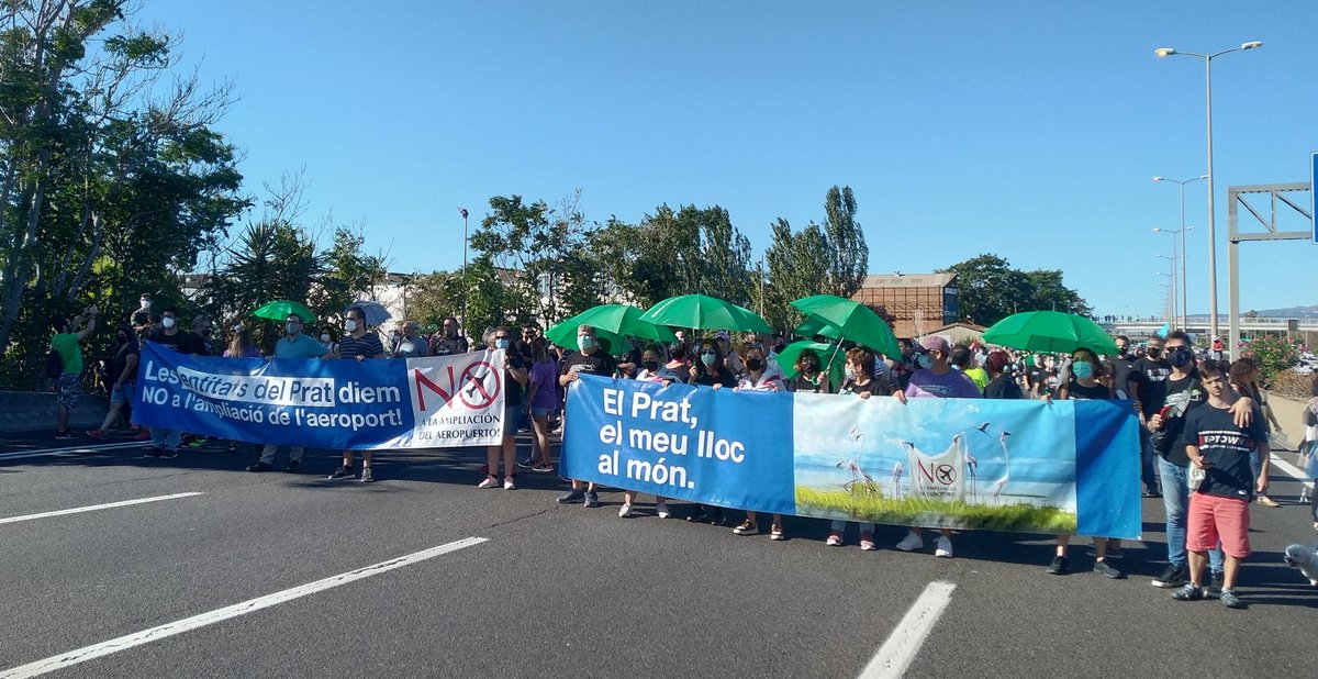 elPratenComu's tweet photo. ✈️❌Avui la ciutadania surt als carrers per dir no a l'ampliació i a la destrucció dels espais naturals!

🌿Defensar el delta és defensar un model més sostenible i de lluita contra el canvi climàtic!

🌱Sí a la vida, la salut i el futur!

#niunpammes
#MenysAvionsMésVida
#19S https://t.co/O1HzgFYzNL