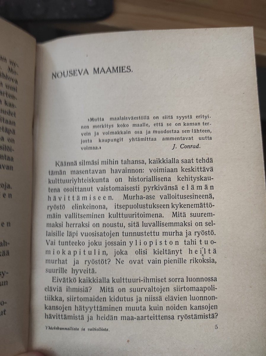 MaksyPeksy's tweet photo. Joskus oli muodissa naureskella "suomalaiselle luontosuhteelle". Siitä en tiedä mitään, mutta tulipa mieleen tämä #Alkio'n teksti omasta suhteestaan. Siinä saa tuomion aika moni paha aina #kolonialismi'sta lähtien. Toki #turve on kiinnostanut jo silloin. #keskusta https://t.co/NCnfTaJDrX