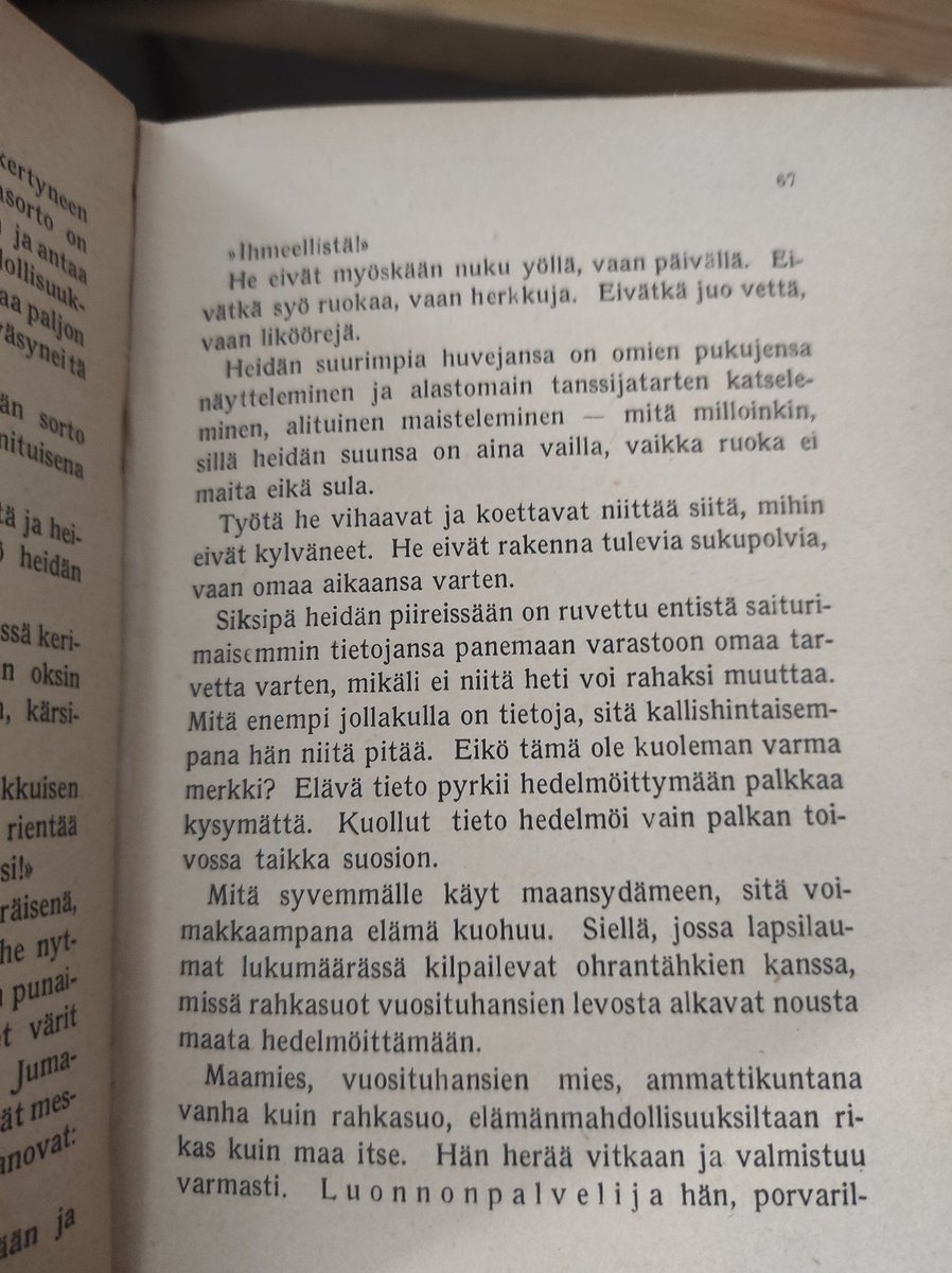 MaksyPeksy's tweet photo. Joskus oli muodissa naureskella "suomalaiselle luontosuhteelle". Siitä en tiedä mitään, mutta tulipa mieleen tämä #Alkio'n teksti omasta suhteestaan. Siinä saa tuomion aika moni paha aina #kolonialismi'sta lähtien. Toki #turve on kiinnostanut jo silloin. #keskusta https://t.co/NCnfTaJDrX