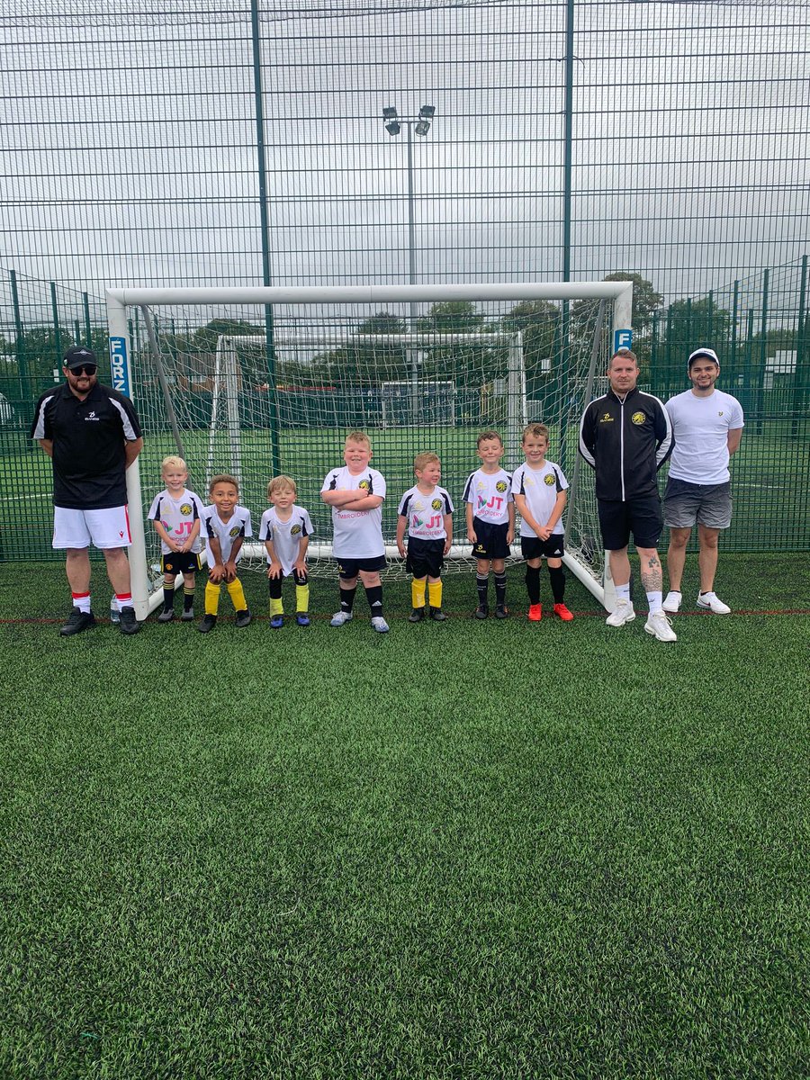FCCityofWxm's tweet photo. U6 : Wow what an amazing morning for our @FCUtdofWxm U6's as they travelled to the @aura_wales U7's football tournament where they all gained their 1st ever Tournament medals. Well done boys superb stuff 🙌

Sponsored by @TheProductionF

https://t.co/VZiEyj6D8p https://t.co/yBYMoUsvab