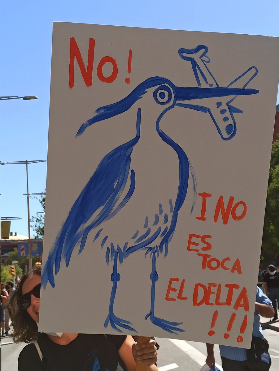 ProuTransit's tweet photo. Preciosa mañana reivindicativa rodeados de maravillosa gente.
Decimos no a la ampliación del aeropuerto porque necesitamos aire limpio, menos contaminación, más vida.
Las pancartas de muchísimas asociaciones eran 🔝
#MenysAvionsMésVida #proutransit #MenosHumoMasSalud https://t.co/DTpuV7JmdL