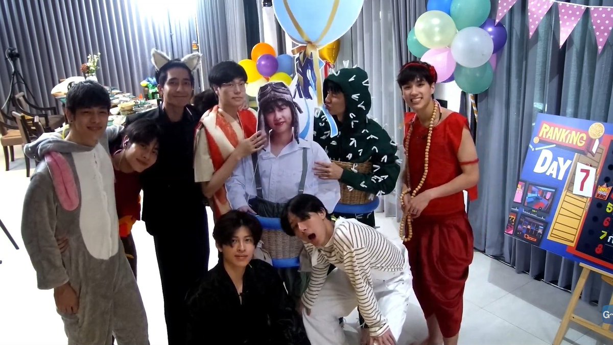 o_ghoney's tweet photo. AHHHHH THEY BROUGHT OUT GUN'S STANDEE!! And they all hug the standee, they even played #TooCuteTooHandle omg my heartttttt😭😭💚💚💚💚💚💚
#GMMTVSafeHouse
#GMMTVSafeHouseDAY7
#กันอรรถพันธ์น่ารักกว่าที่คิด https://t.co/2ybn9fUcot