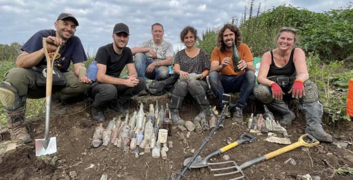 mudlarkanna's tweet photo. Fab day out at the #bottledump with @BondiCrispy and his intrepid partner, @si_finds (both making you tube videos of the day, to come), Monika, Mike and Kevin… #bottles #adventure #digging https://t.co/W8FZbVxgst