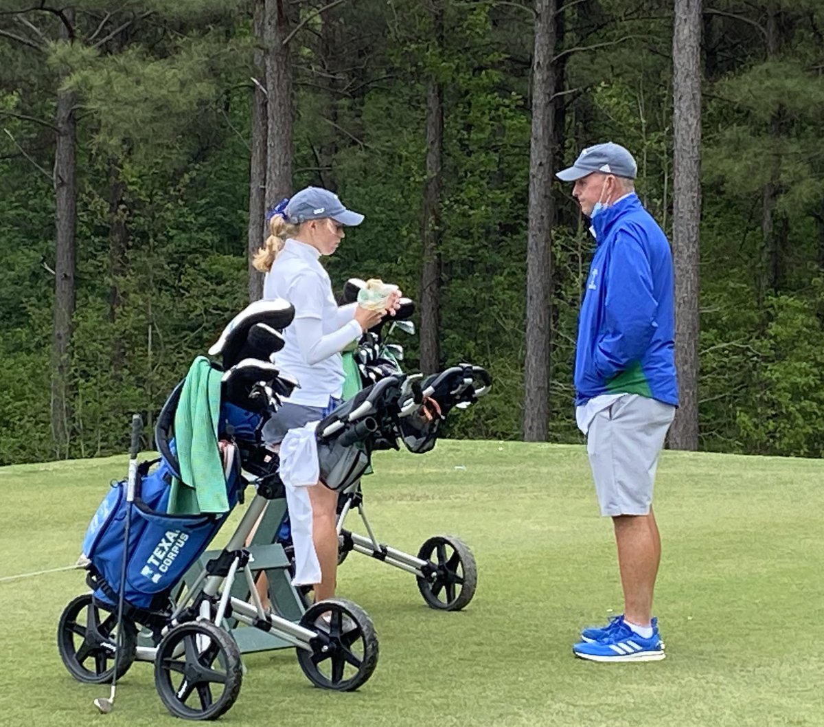 IslandersGolf's tweet photo. Wishing Coach Pat a very happy birthday! 🎉🎉💙💚🤙 #ShakasUp #IslanderFamily #AnotherYearWiser https://t.co/pHBfaWvJeT