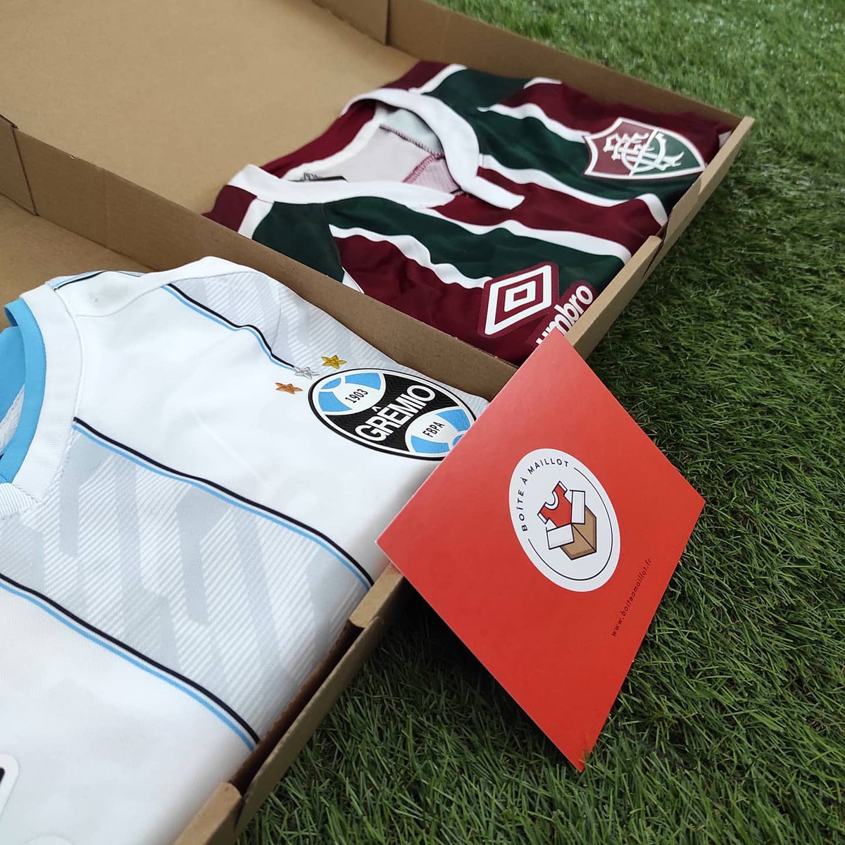 DerniersDefs's tweet photo. 🎉 CONCOURS 🎉

🎁 On régale cette semaine avec les amis de @boiteamaillot. Tentez de remporter votre maillot mystère en participant à notre concours.

1⃣ RT ce tweet
2⃣Follow @DerniersDefs &amp; @boiteamaillot

📦 TAS le 26/09 ! https://t.co/yq2cxH5ikk