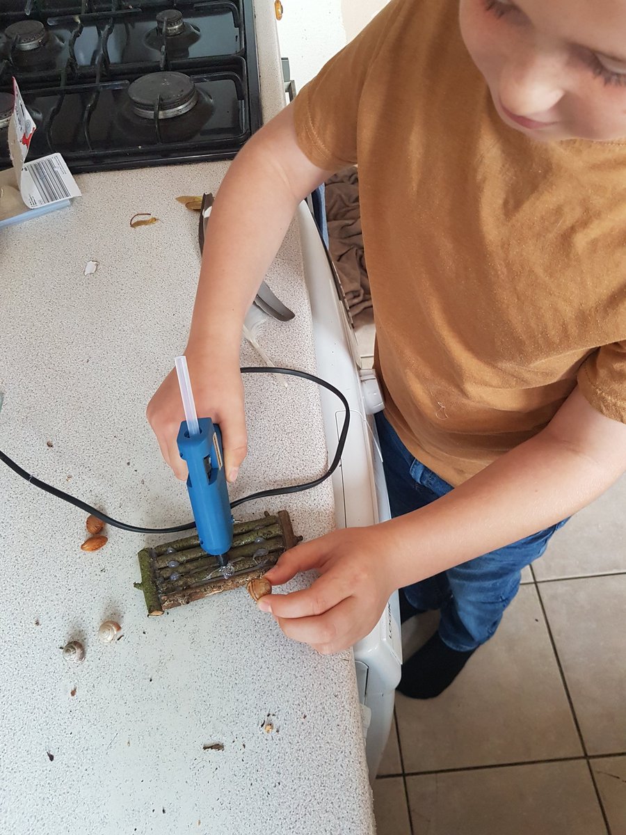 NatureRambles's tweet photo. Its a rainy day so only 1 thing to do...make magical fairy doors 😁🧚♀️🧚♂️🧚♀️🧚♂️. Will have to find somewhere special to put them #fairies #nature #indoorlearning #fun #creative @HilderthorpeSch https://t.co/2gkR75ABei