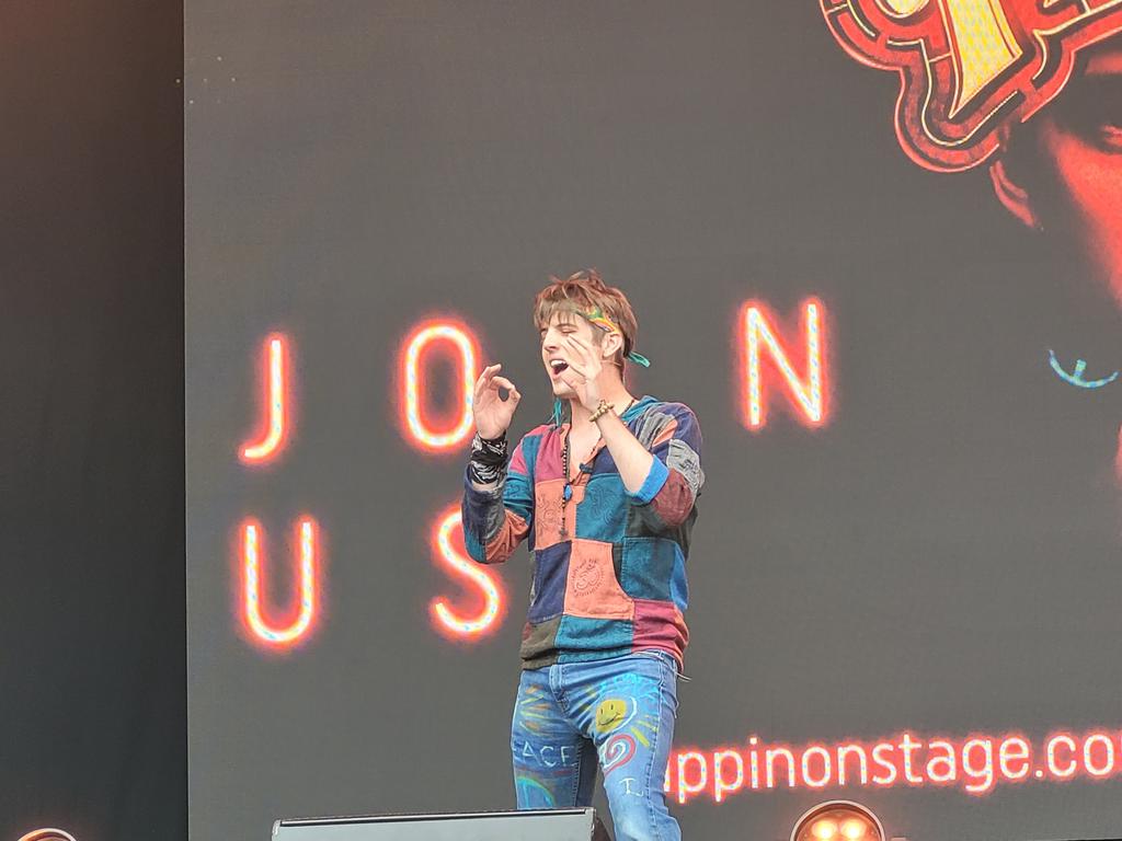 Amazing set from <a href="/OnPippin/">PippinOnStage</a>. If you haven't seen it yet, you really must! #westendlive