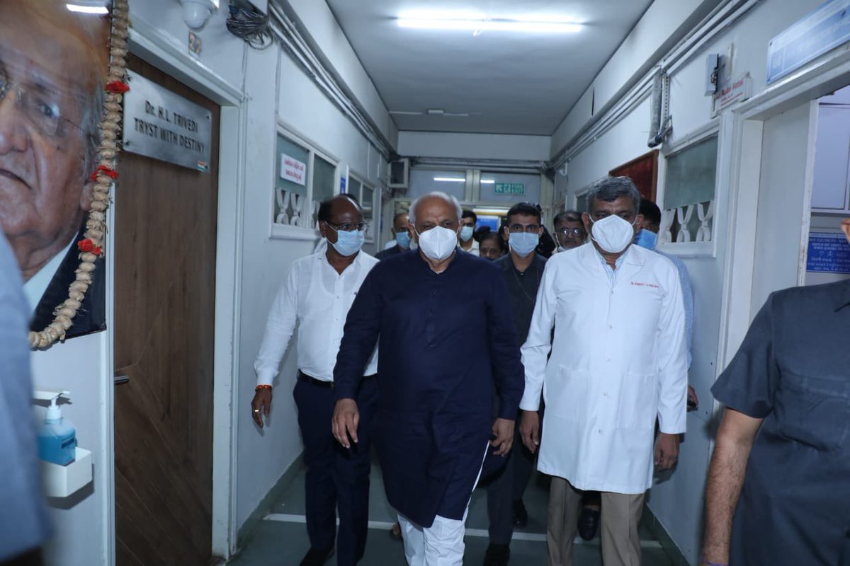 CMOGuj's tweet photo. CM Shri @Bhupendrapbjp visited ailing former Minister Shri @kaushikpatelbjp at the Ahmedabad Civil Hospital today and inquired about his health. https://t.co/roRJ1dzIh9