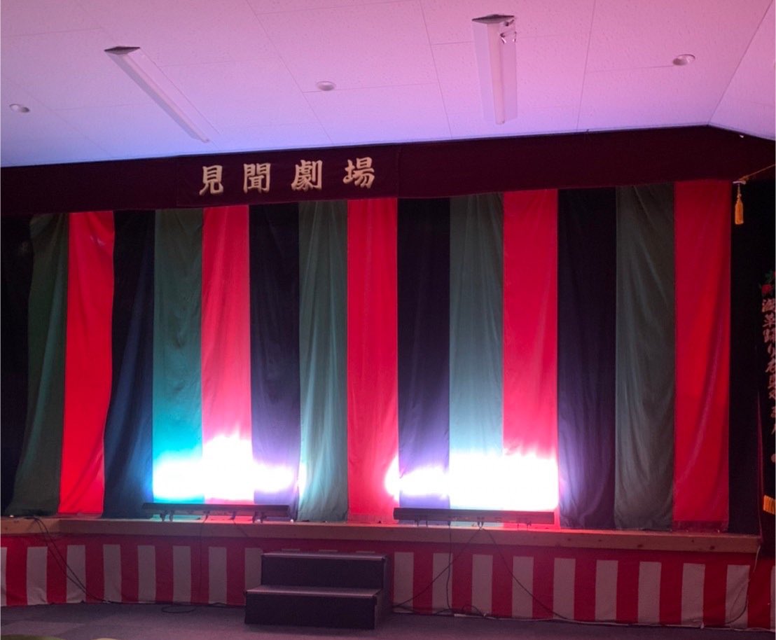 Orengata1's tweet photo. 今日は購入した山から歩いて行ける #見聞劇場  へ(キャンプらしからぬ楽しみかたしてます（笑）)

毎回山からなのですっぴん、ジャージで参加です😅

3月の公演も拝見した #大川劇団 さんの公演でした😊
たのしかったです！また見に行きます https://t.co/17cMyzezNk