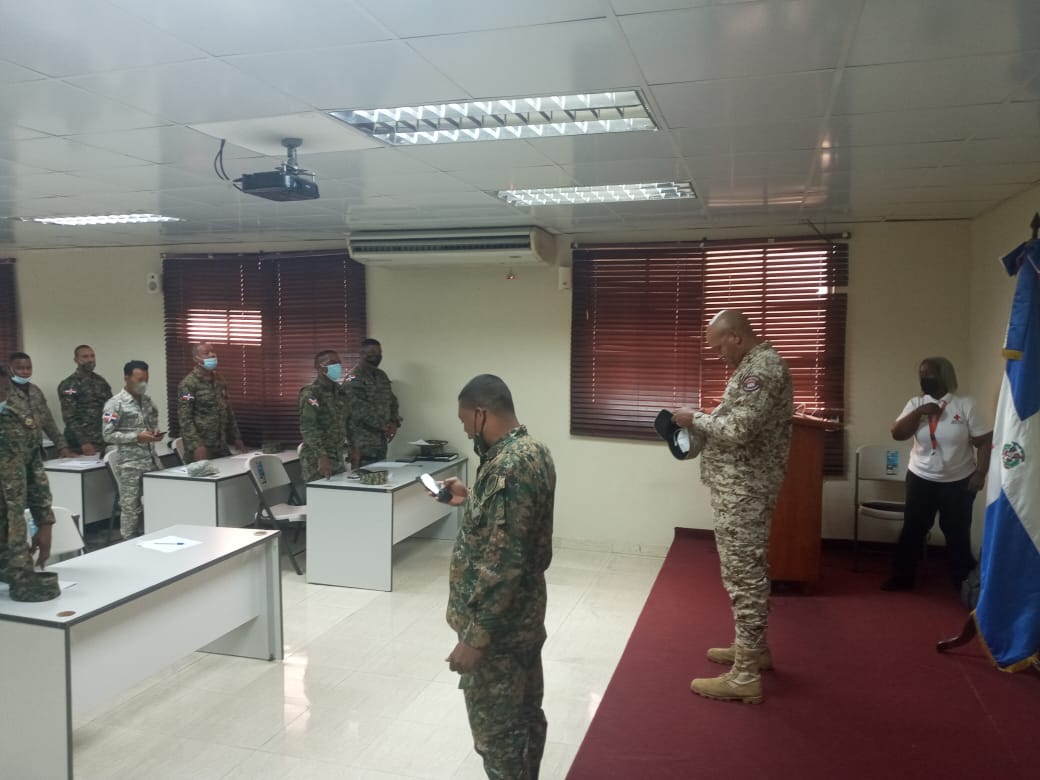 crdominicana's tweet photo. La filial de Dajabón impartió a miembros del Cuerpo Especializado de Seguridad Fronteriza Terrestre @CESFRONTRD el taller Doctrina Institucional e introducción a los Primeros Auxilios @IFRC_es  @EjercitoRD @ArmadaRepDom @FuerzaAereaRD @SalvadorHolguin @CICR_PAN @GeraldinoG5 https://t.co/md9wTughNX
