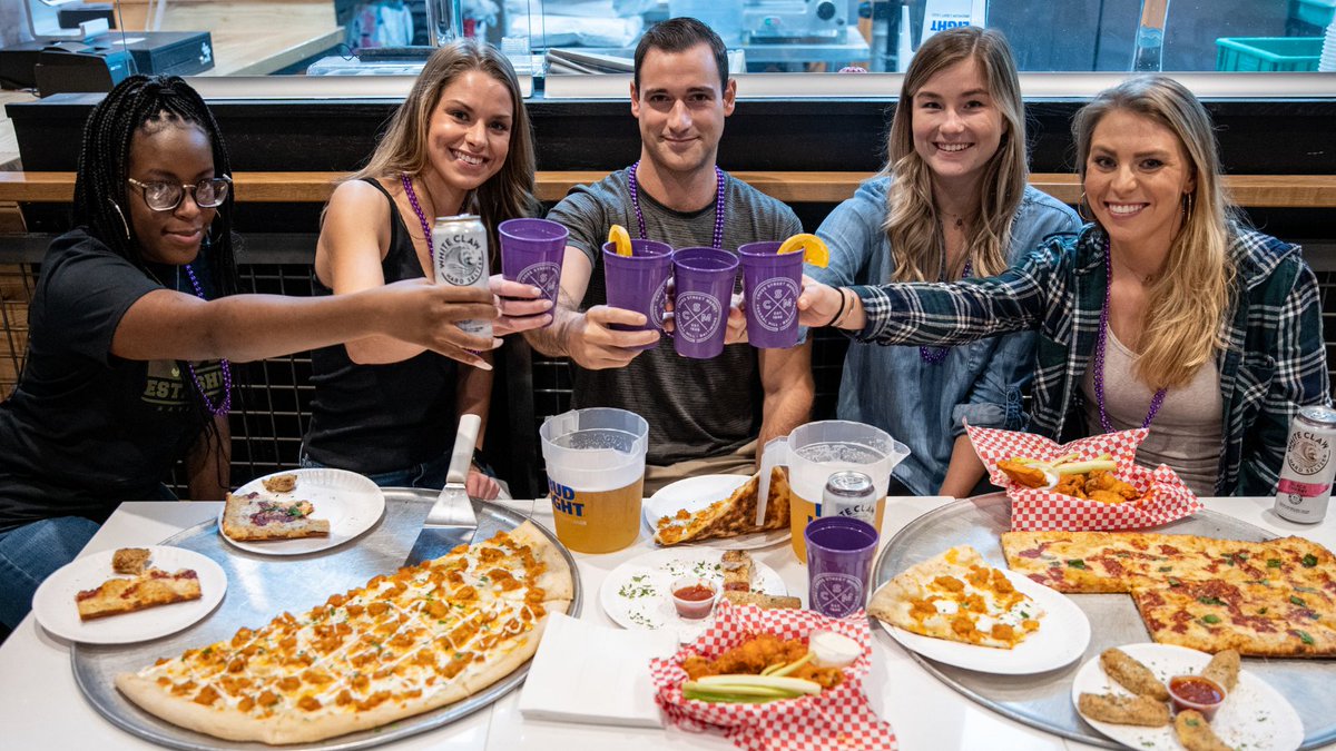 CrossStMarket's tweet image. #FootballSunday is now #CrossStreetSunday!

Celebrate the @Ravens home opener with us!

We've got you covered with pre-game eats Market-wide!

#SeeYouAtTheMarket #FederalHill #FedHill #SouthBaltimore #Baltimore #MyBmore #Ravens  #RavensNation #RavensFlock