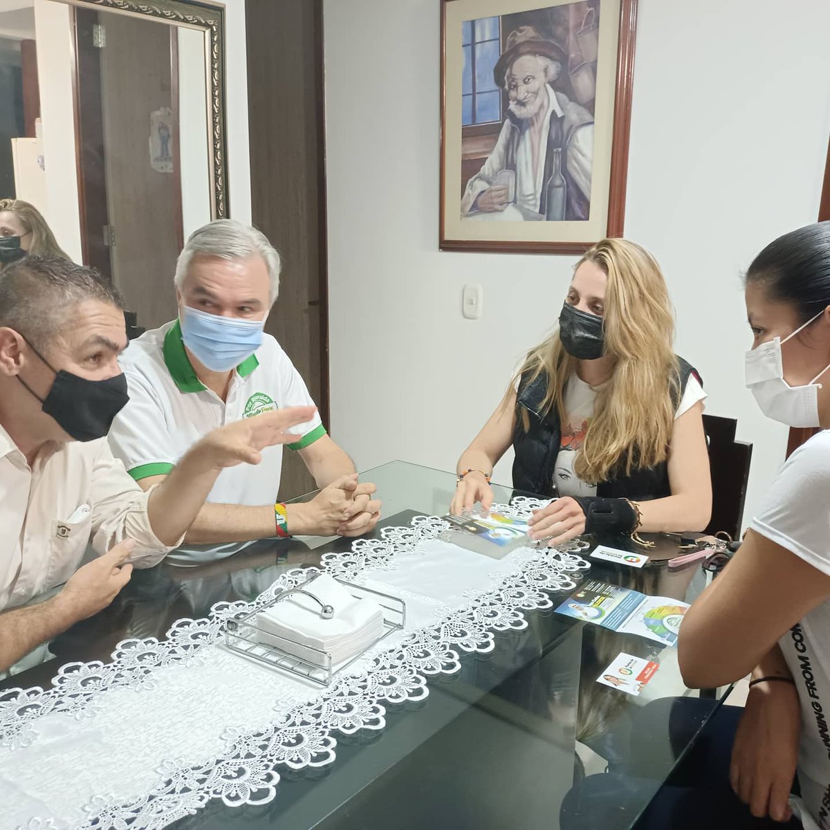 jvalenciamontoy's tweet photo. Gracias Concejal William Gómez, Pollito, por su acompañamiento el día de ayer en Sta Rosa de Cabal, múltiples caseos que permitió que familias supieran lo que somos y dónde queremos llegar. #5000Caseos #PorRisaraldaHágalePues https://t.co/iuUOa9DZj0