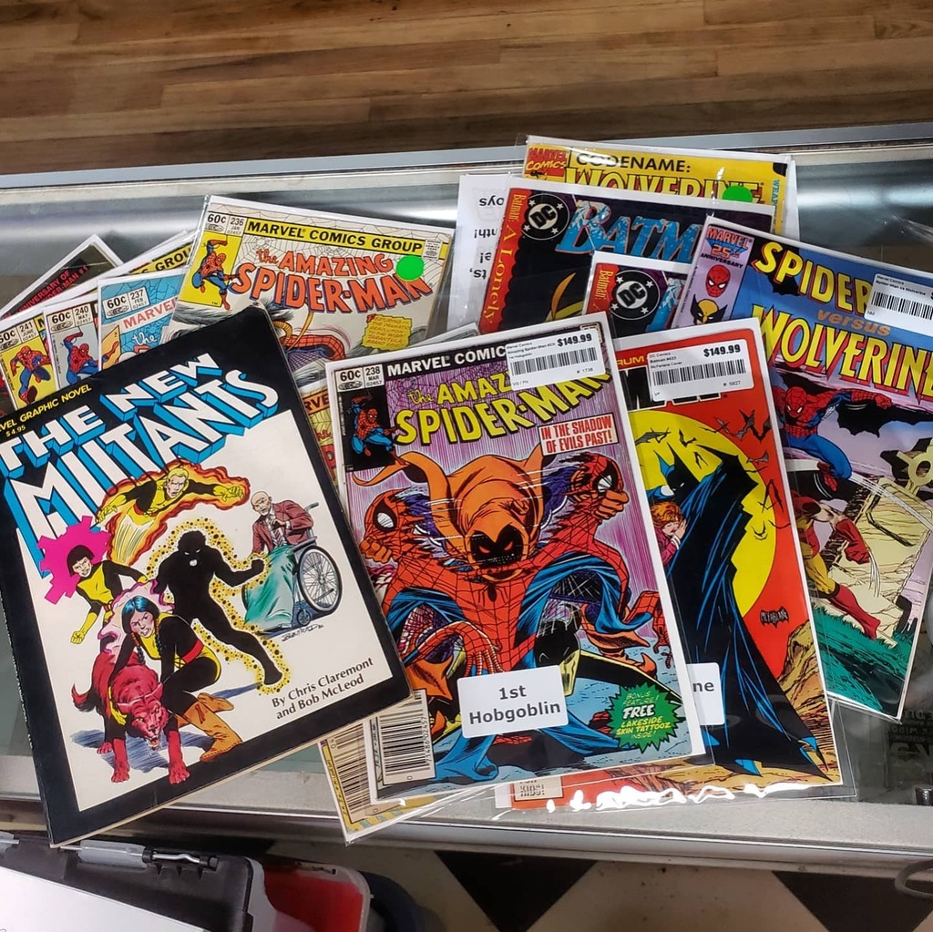 FarpointToys's tweet photo. A few comics walked in.
#farpointcomics #keyissue #amazingspiderman #newmutants #toddmcfarlane #comicsforsale #fromretrotorightnow #nostalgineers https://t.co/Ar2EVaJZ4V https://t.co/nhXSSvUHVj