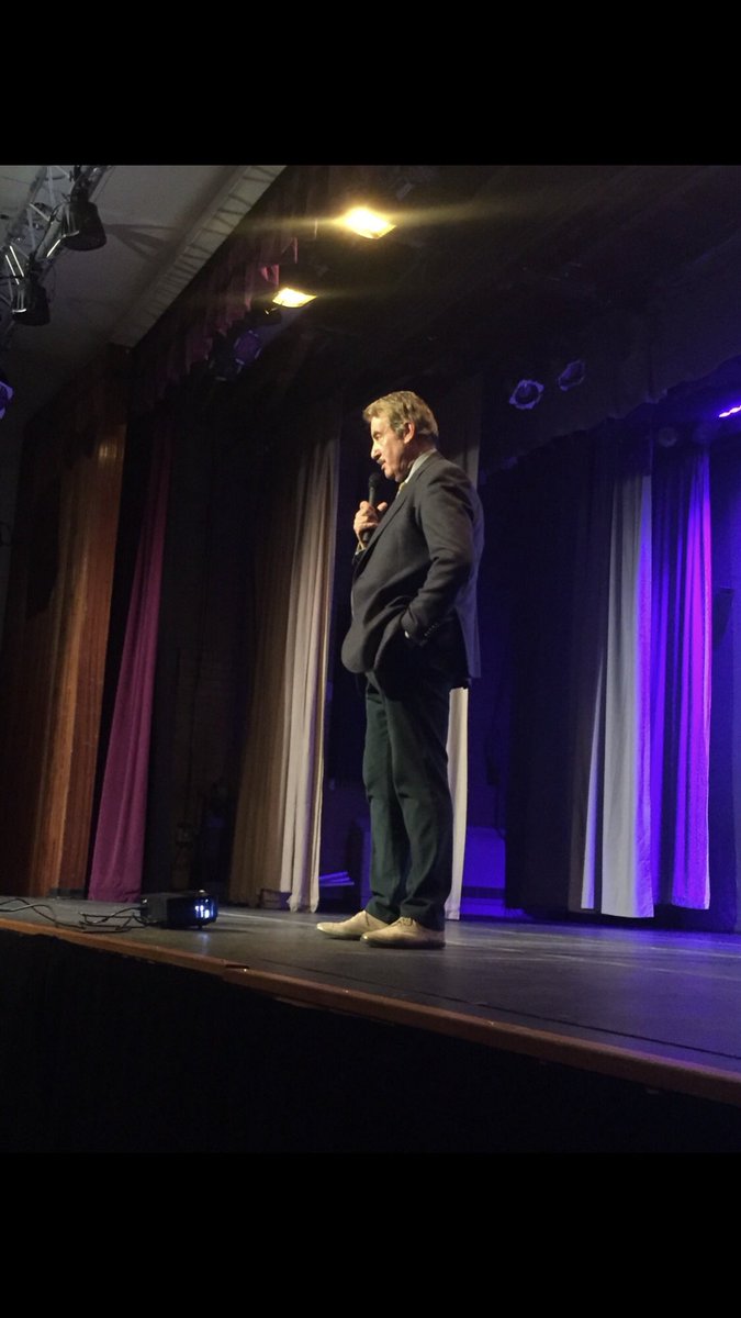 AndytheMagic's tweet photo. RIP John Challis aka Boycie saw him live on stage just 14 days ago but never realised how ill he was. Although you could tell he wasn’t well he gave a fantastic perform. One that turned out to sadly be his last.

#Johnchallis #Boycie #OnlyFoolsAndHorses #greengreengrass https://t.co/eTFvFnH5q6