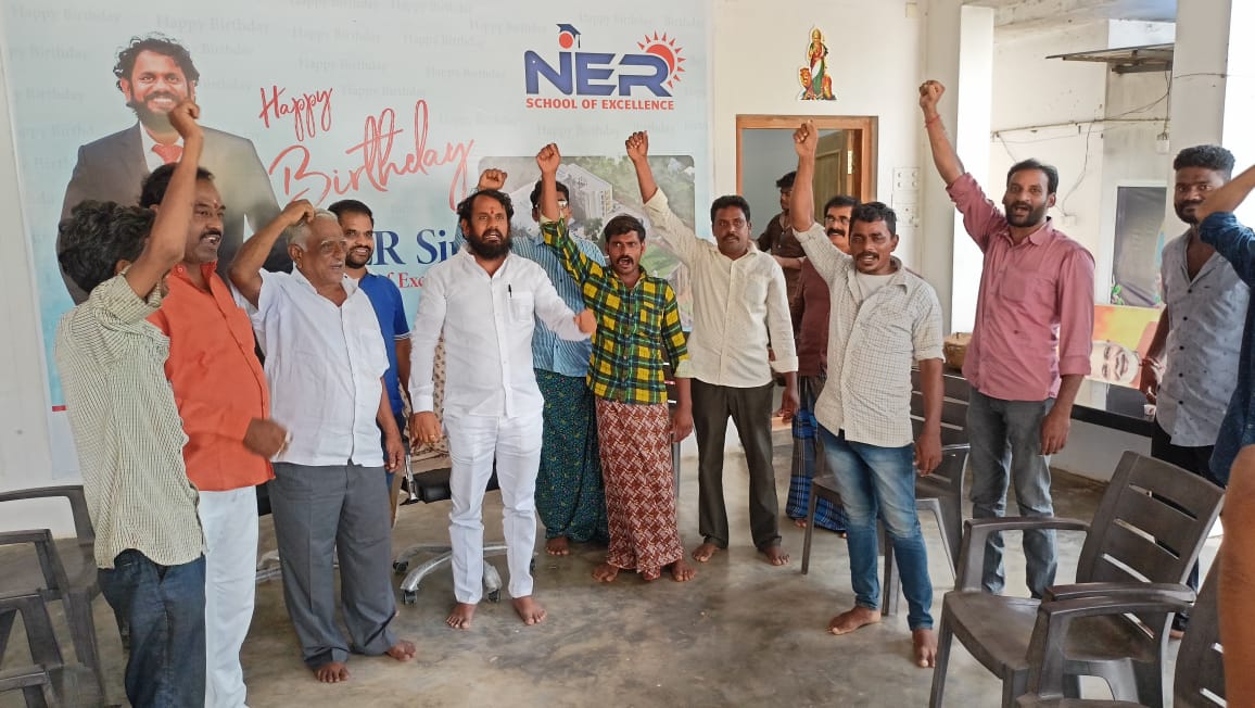 EcherlaNER's tweet photo. @BJP4Andhra కార్యవర్గసభ్యులు నడుకుదిటి ఈశ్వరరావు @NERBJP గారు ప్రతిపాదించిన తొంపల సంజీవ్ గారు ఎంపీటీసీ గా 65 ఓట్ల మెజార్టీతో గెలిచారు. గతంలో NER గారు ప్రతికూల పరిస్థితులు సైతం ఎదురొడ్డి బంటుపల్లి, తిరుపతి పాలెం బీజేపీ సర్పంచ్ అభ్యర్థులను గెలుపించి తన సత్తాను నిరూపించుకున్నారు. https://t.co/bGv5GLD649