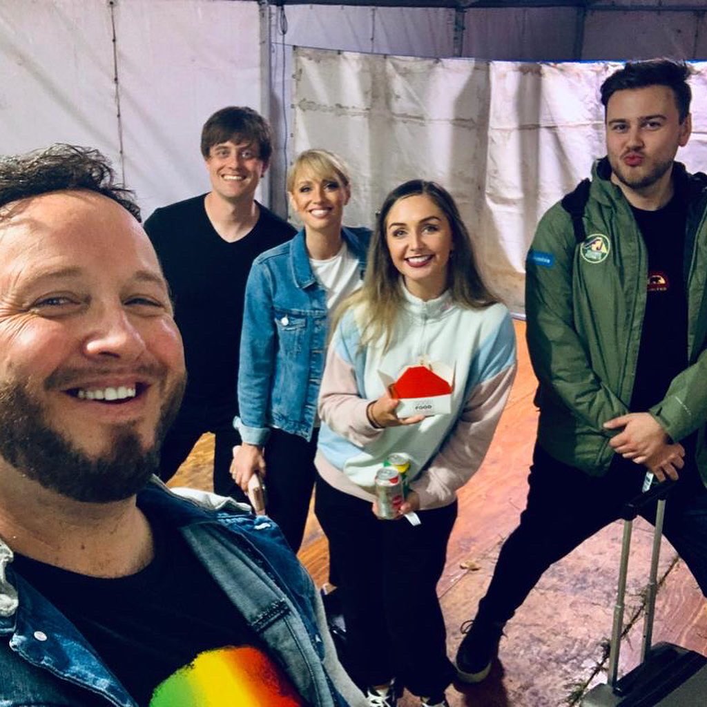 FlingsandThings's tweet photo. Wrapping up a crazy fortnight of gigs with an awesome @chillipipers show at @NorthernKinFest ❤️💃🏼🌶 Happy Sunday everyone! ☺️
#chillipipers @CJvocalcoach https://t.co/uCt8KstCl6