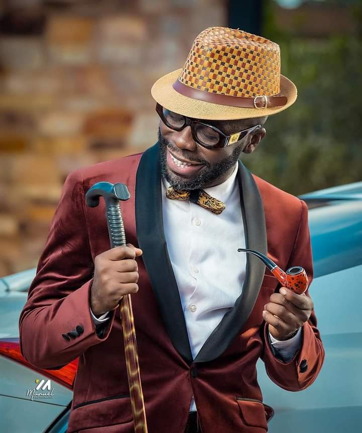 ThinkNewsOnline's tweet photo. Happy Birthday to you senior man @andydosty 🎊 🎂 

One of the most finest Radio presenter, Journalist, Rapper, Producer, Host, and MC .... Original 👌👏

More life and Success Champ...bless 👆 #vibewiththink https://t.co/f5MSctNkGj