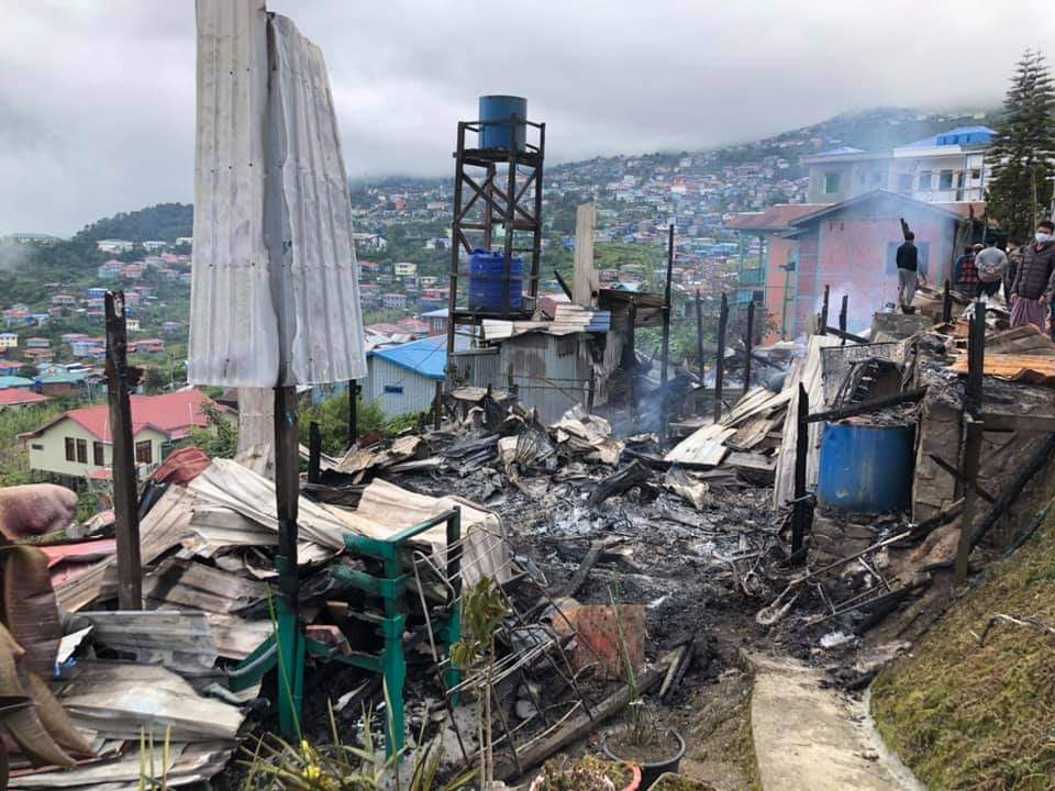 HarryHH20's tweet photo. Military junta uses Artillery weapons to destory houses and buildings from Hakha and Thangtlang, Chin State. We urgently need an action from int'l community to military junta and help Chin State to save thousands of lives.
#HelpChinState https://t.co/FXtTvRuVpV