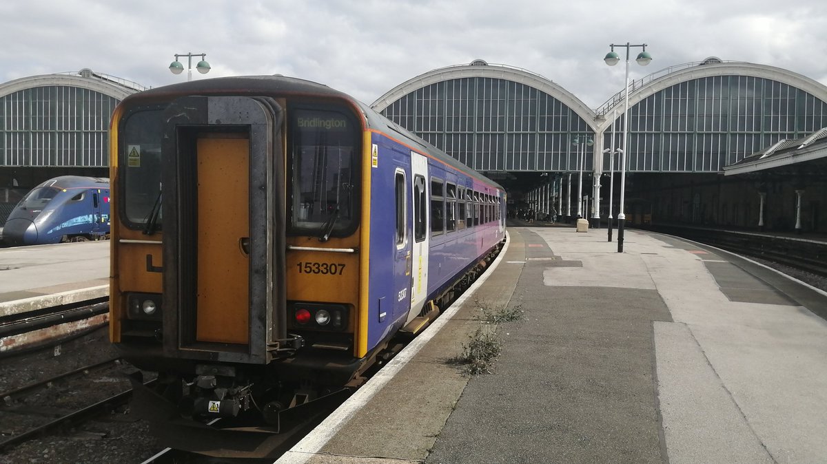 SamHoll23372446's tweet image. @northernassist Class 155, 155347, &amp;amp; Class 153, 153307, are seen arriving at Hull Railway Station working 2R13 York to Bridlington on Saturday 18th September 2021 #Class153 #Class155 #Hull