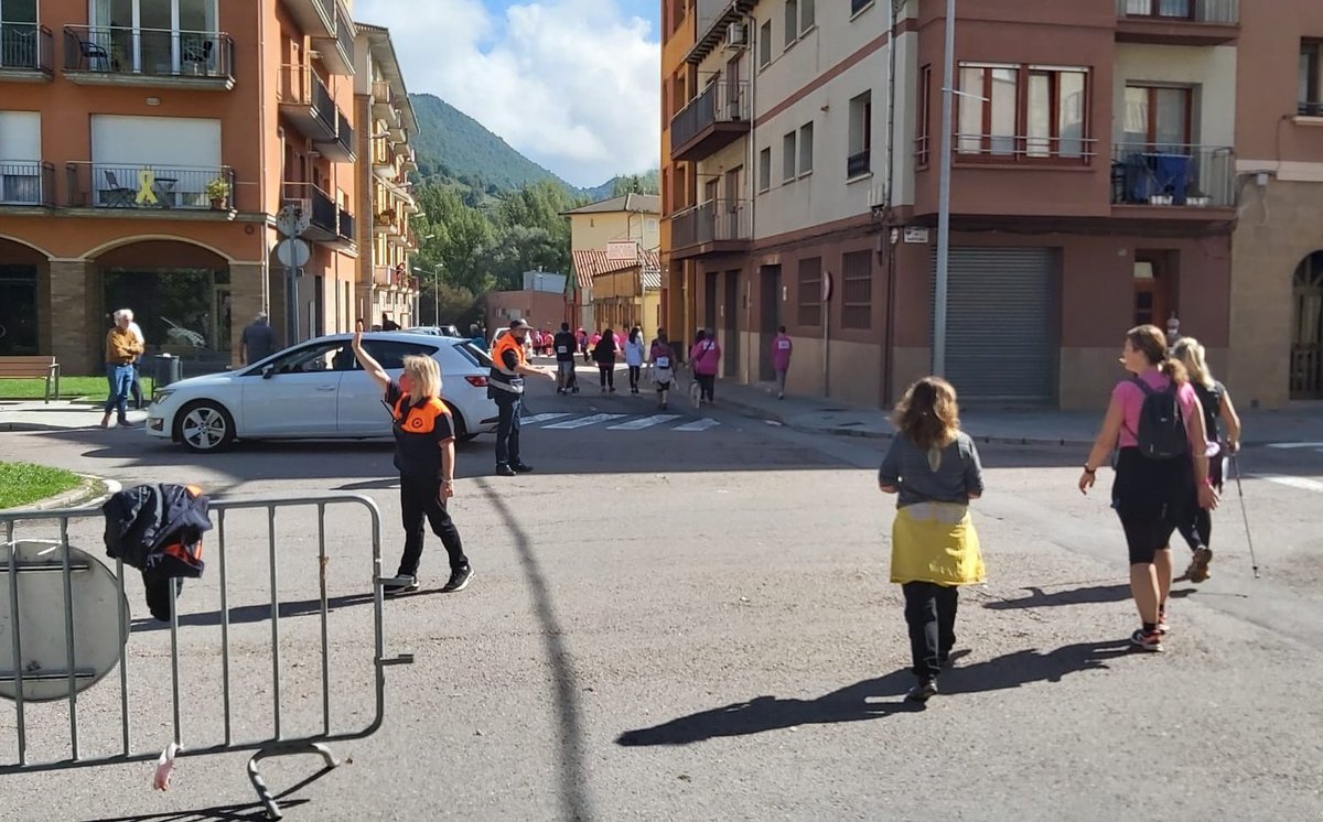 ProtCivilRipoll's tweet photo. Avui col.laborem en el dispositiu de suport de la Cursa de la Dona #Ripoll @CreuRojaRipoll @PLRipoll @Aj_Ripoll https://t.co/jc8Eo58Vq6