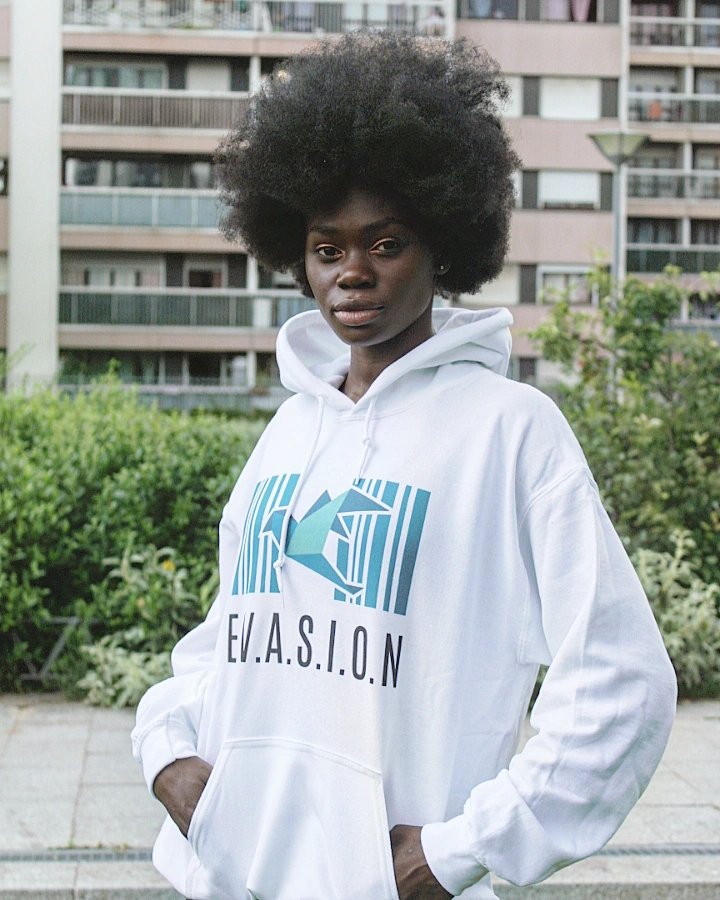 🦋 E.V.A.S.I.O.N 🦋

Notre nouvelle marque et société pour accompagner nos projets artistiques. 
On se professionnalise 😀
Merci à la mannequin Georgina pour cette magnifique photo,  et merci à Ricky pour la création du logo 💜
#beauty #Logo #fashion #africanbeauty