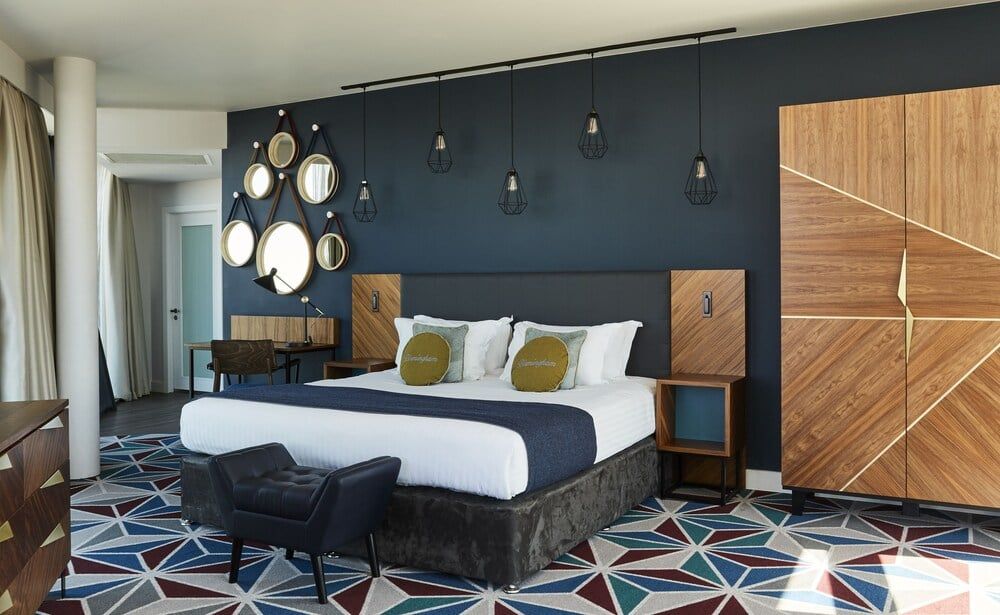 After a day of exploring Birmingham city, check into your room and relax for a while. 💤