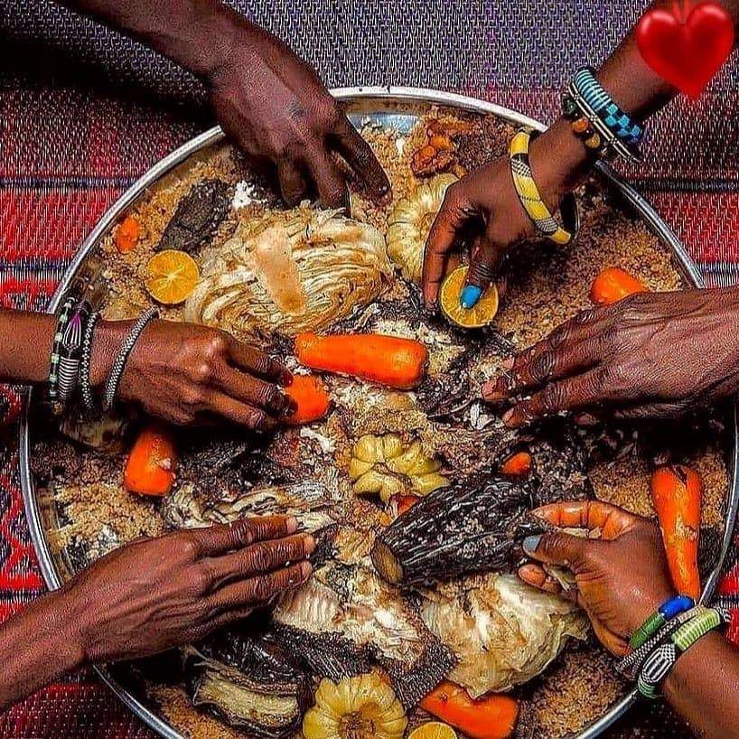 hellosenegal14's tweet photo. 🔴 Destination Sénégal | 
      La saveur Teranga un voyage culinaire et gustative 🇸🇳

🥘 Kay lën niu agn❗

Au menu du dimanche, 3️⃣ Best of :

🥘 Plat : Thièb bu wekh 
🍷 Boisson : Bissap
🥛 Dessert : Thiakry 
☕ Thé : Ataya 
Repost @maisondassam @delicesde.mati @zizartpro IG 📸 https://t.co/rSQyzLL2hM