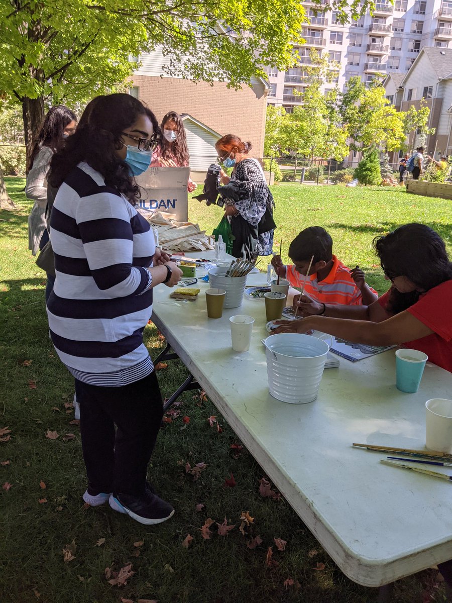 hla_kgo's tweet image. Thank you Scarborough Village Community Garden and Community Arts Guild for organizing the Harvest Festival. Our iFEED project was a huge success thanks to the youth artists, volunteers and supporters! 
#culturalhotspot @culture_to @CommArtsGuild #ShowLoveTO