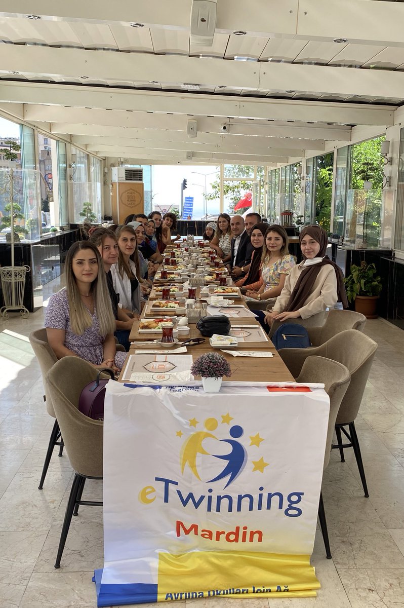mardinarge's tweet photo. eTwinning Mardin ailesi İl Müdürümüz Sayın @MemetPolat0247 ‘ın katılımıyla kahvaltıda bir araya geldi. Desteklerinden ve katılımlarından dolayı İl Müdürümüze çok teşekkür ediyoruz.
@tcmeb
@mahmutdemirttas
@mardinilmem
@tretwinning https://t.co/RNg3mJ1xEF