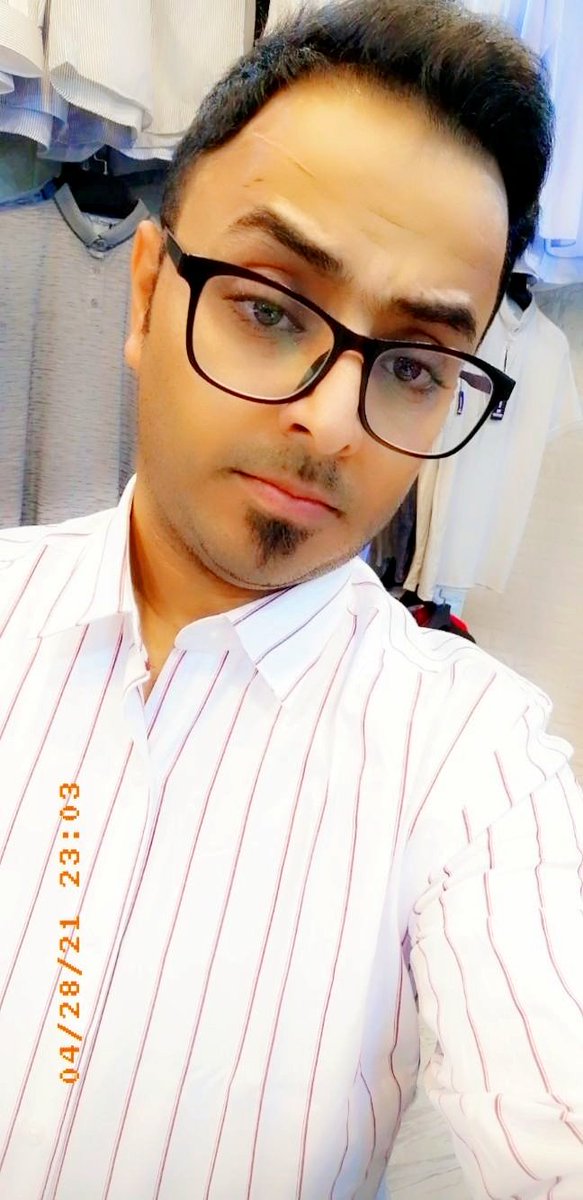 و قد ... يأتيك شخص واحد جامع لكُل ما أردته 

                      في ... أُمنيــاتِـكَ

     فهو .... نصف صـديق و بعضٌ من أهل

           و بمـقدار .... مـديـنة من أمـانٍ

    و لكنه .... البَعــييد الذى تَرجُو جِواره💔