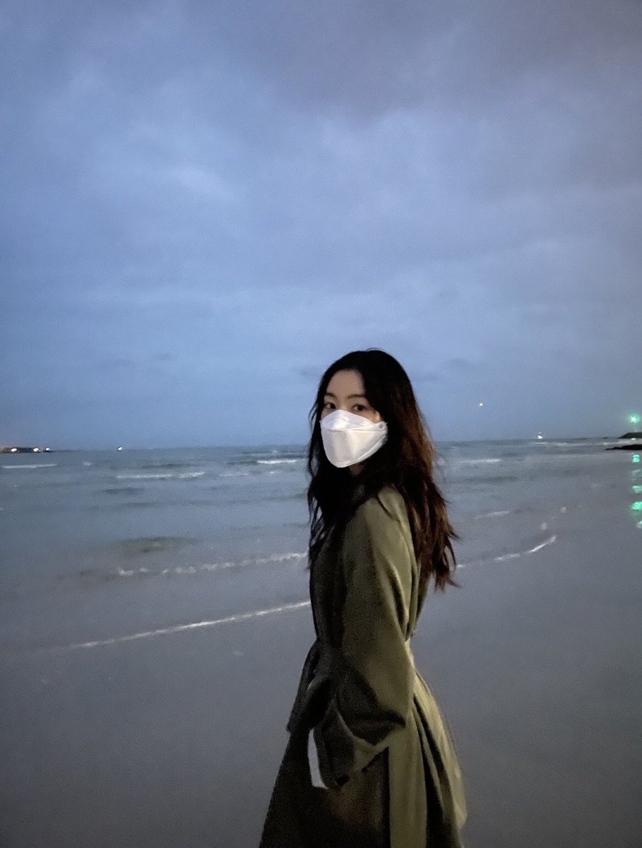 KSGUpdates's tweet photo. 🐰💬
📸🐻

"Most of the photos sent by Seulgi are among my favorites"
"Since we took pictures of each other, there aren't many pictures of us together" https://t.co/nMozWYJo35