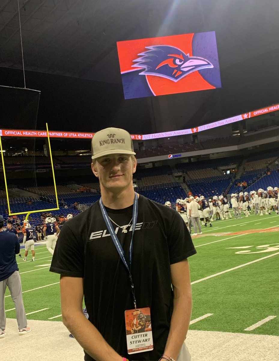 cutterstewart_'s tweet image. Big thanks to @CoachJP3 ,@CoachTraylor and @UTSAFTBL for bringing me out to a game!! Birds up🤙
