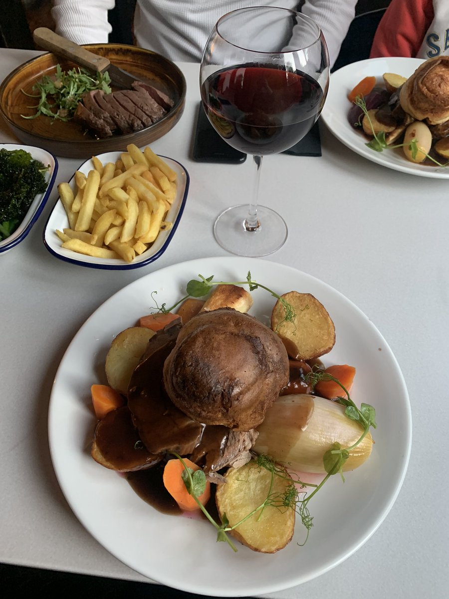 Wow 🤩 This Sunday Roast from <a href="/FFWestend/">FF</a> was insane and sooo reasonable 👏👏👏 Cheered up my Sunday night 👌
