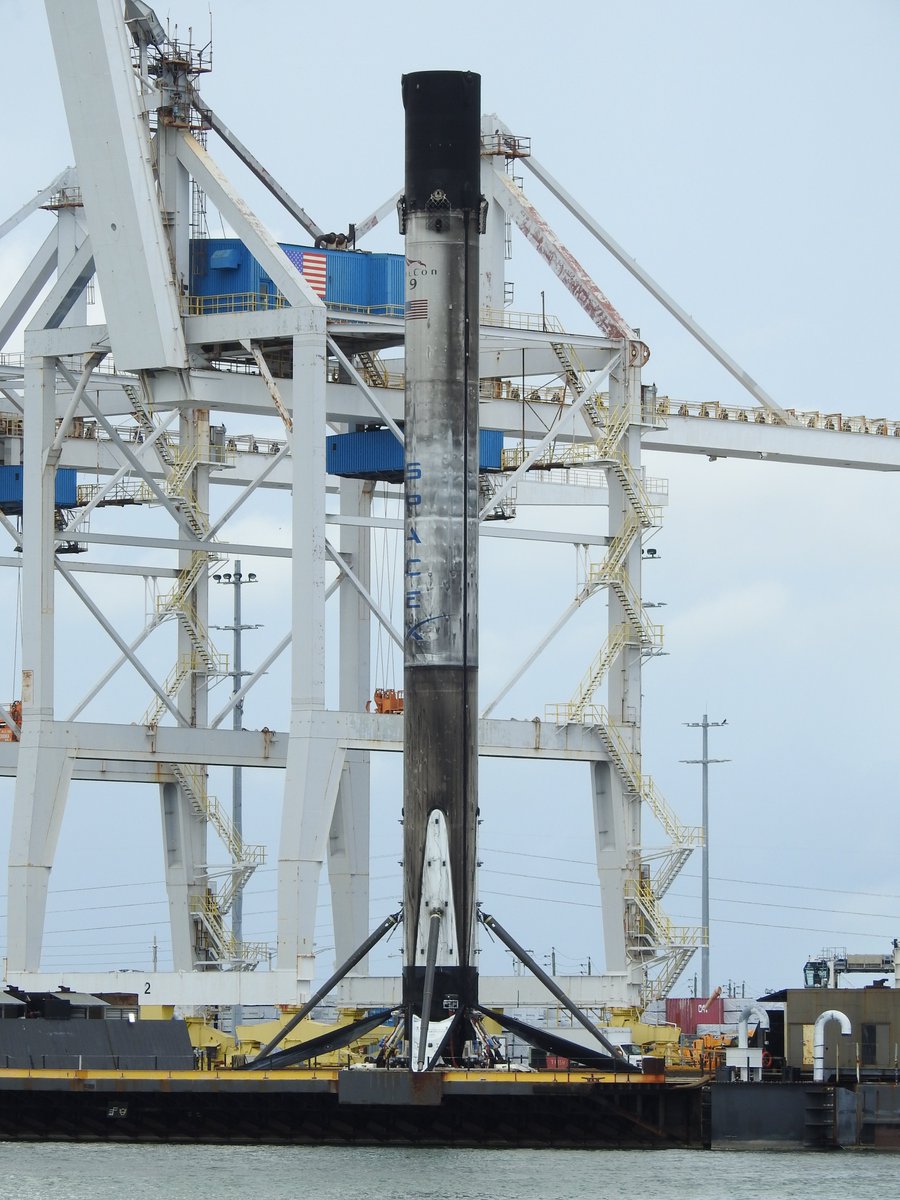 KrafftJennifer's tweet photo. Visiting my favorite port to see the #SpaceX booster in #PortCanaveral today ! https://t.co/Dg0yQmZU2I