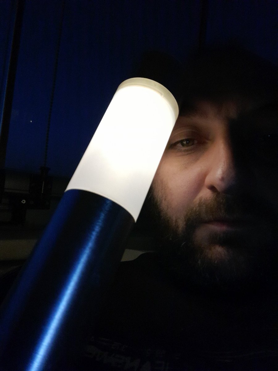 Gece, sevgilinin endamını olduğundan daha güzel, düşmanını daha güçlü, derdini daha büyük, sevincini daha küçük gösterir... 
Hayırlı geceler...