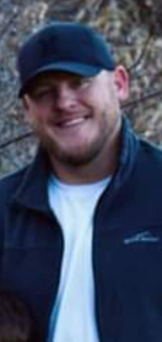 DTrayn_420's tweet photo. Lost a friend today... Ben Thornton you fought so hard bro! YOU touched so many people! You're gonna be truly be missed! #FlyHigh20 when Covid hits close to home it's just feels differnt! My heart is heavy for your family and friends! Praying... Rest easy Ben... https://t.co/zyt2s7uHIp