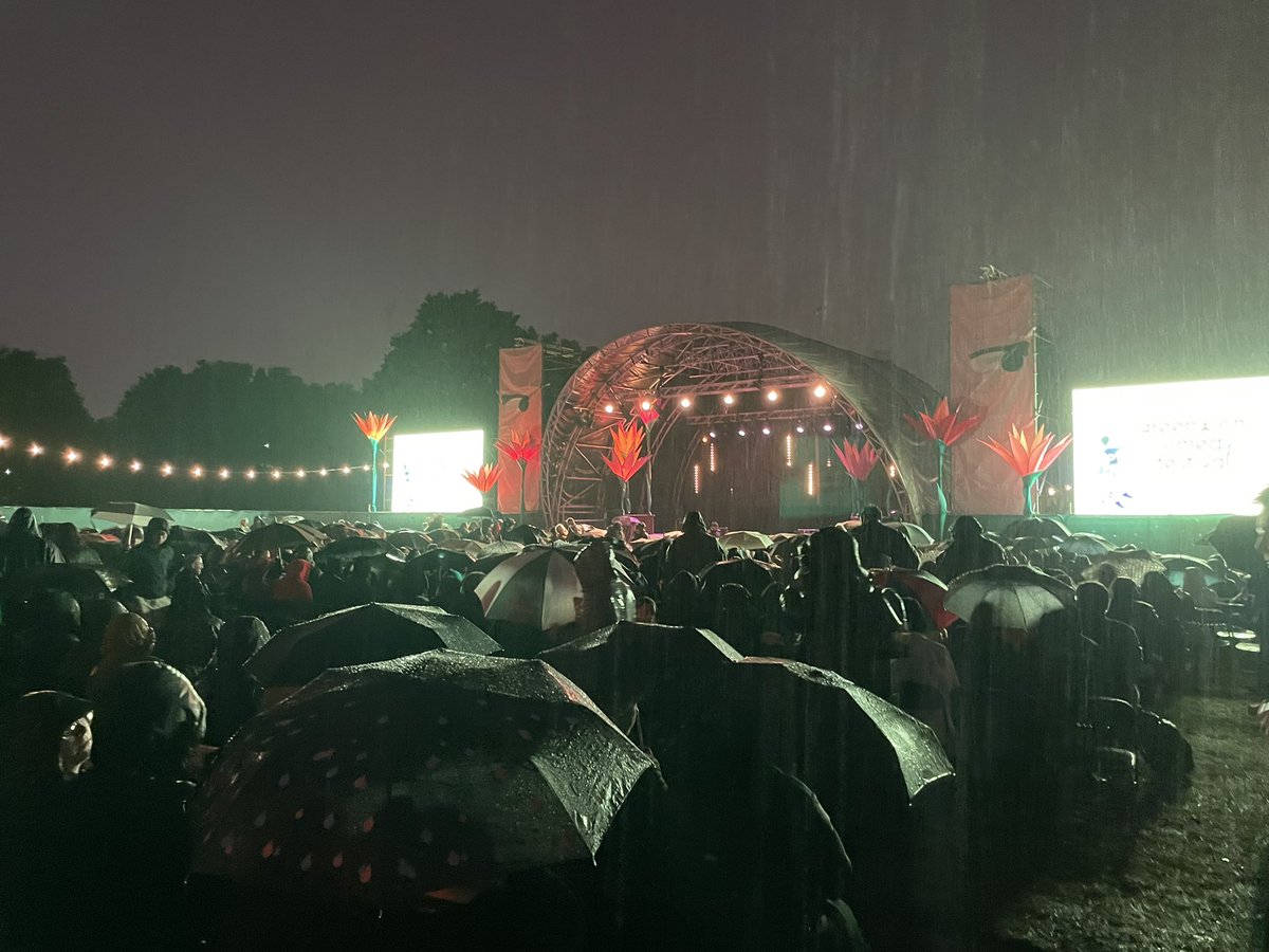 Simon_McGrath's tweet photo. The best joke at The Greenwich Comedy Festival was that they expect the audience to sit in the pissing rain. See ya 👋 @greenwichcomedy #greenwichcomedyfestival https://t.co/RDW9eOMGlx