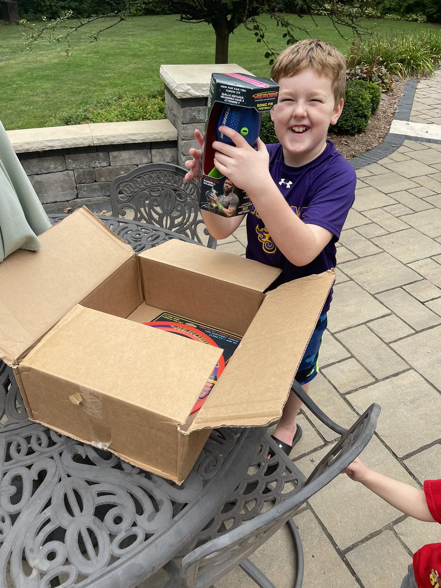 Etveter's tweet photo. Unboxing the super fun Aerobie from @Tryazon and @SpinMaster to test distance throws! It helps when your favorite QB is on the box! #tryazon #sonicfinchallenge https://t.co/2fgUpdRsJb