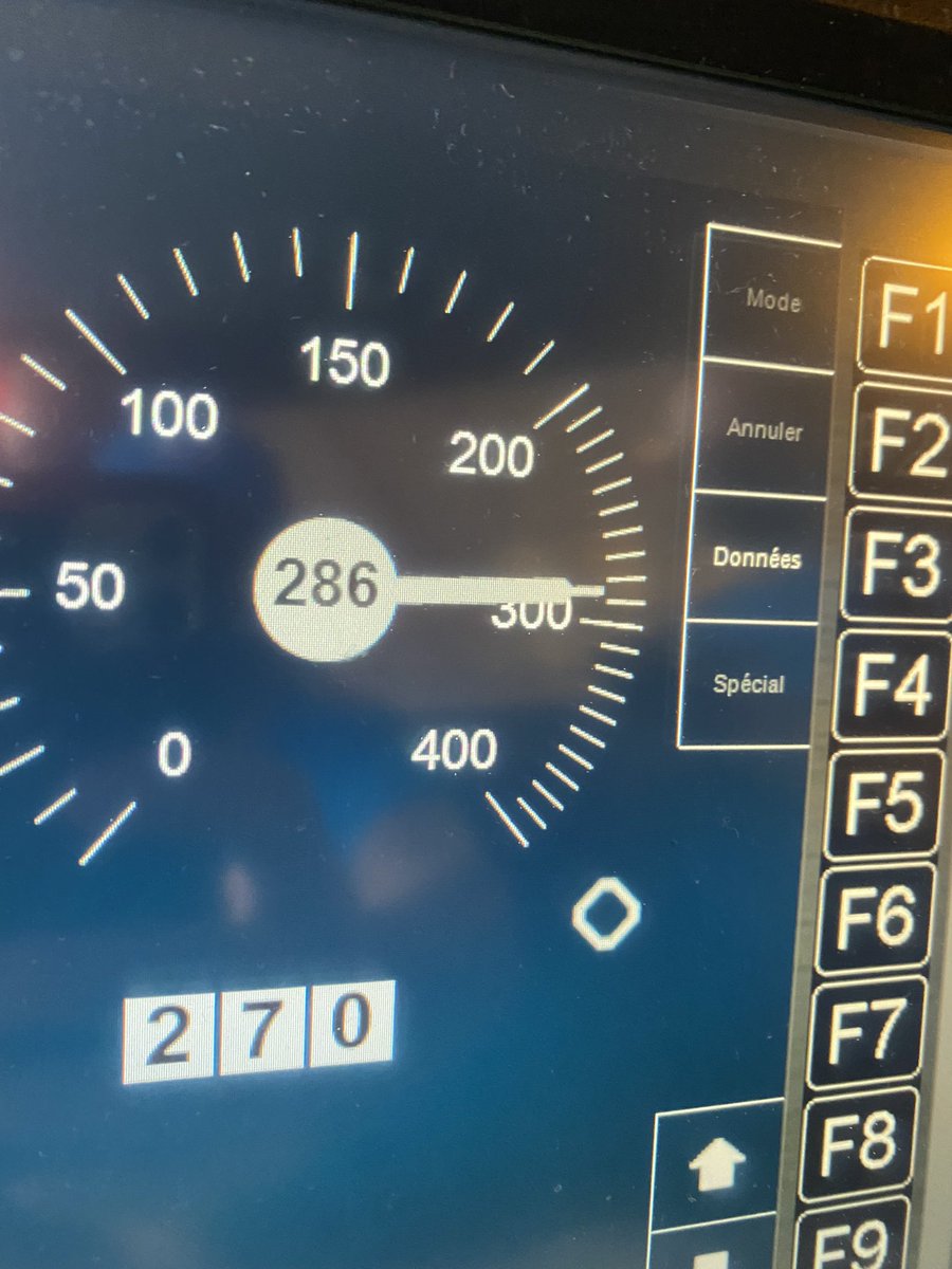 axltra's tweet photo. Les #JEP2021 a #groundcontrol #garedelyon c’est encore pour qq heures. Y découvrir le #tgvM , les projets @ConnectGares  et faire un petit excès de vitesse sur le simulateur ❤️ #SNCF https://t.co/lJQ1tN6vVU