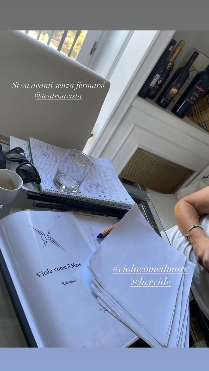 CanYamanTheKing's tweet photo. IG Story del nostro King che procede con la sua preparazione di #ViolaComeIlMare ๐๐๐
#CanYaman #LuxVide #CanInRome #CanYamanTheKing https://t.co/qhr8cgnLSb