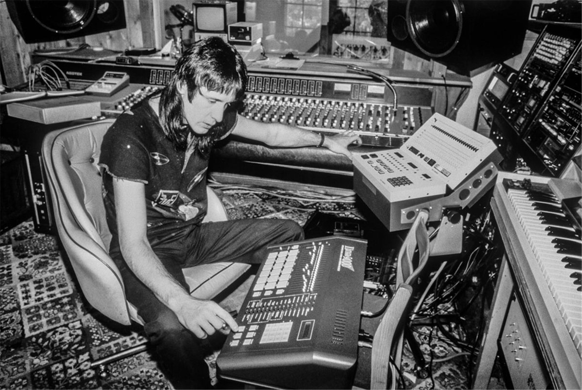 Laura_Groves_'s tweet photo. Todd Rundgren in the studio https://t.co/oljEwTFauc