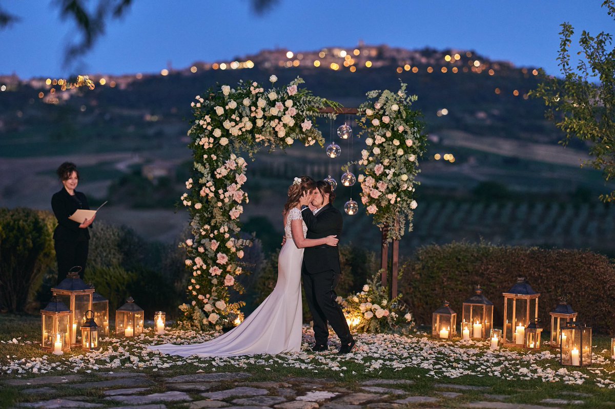 Blessingsitaly's tweet photo. Romantic #SameSex #Elopement with breathtaking views of #Montepulciano 
#samesexelopement #lesbianwedding #mrsandmrswedding https://t.co/V4DmFRuKhv