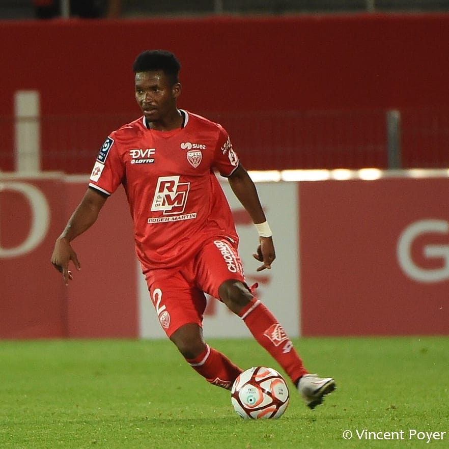 DFCO_Officiel's tweet photo. Contre Dunkerque, Adama Fofana a joué son deuxième match sous le maillot du #DFCO. 100% de victoire ! 😜

Perso, on a adoré ! Et vous comment jugez-vous sa performance ? 🤔

#DFCOUSLD https://t.co/A8b9fFu6Dy