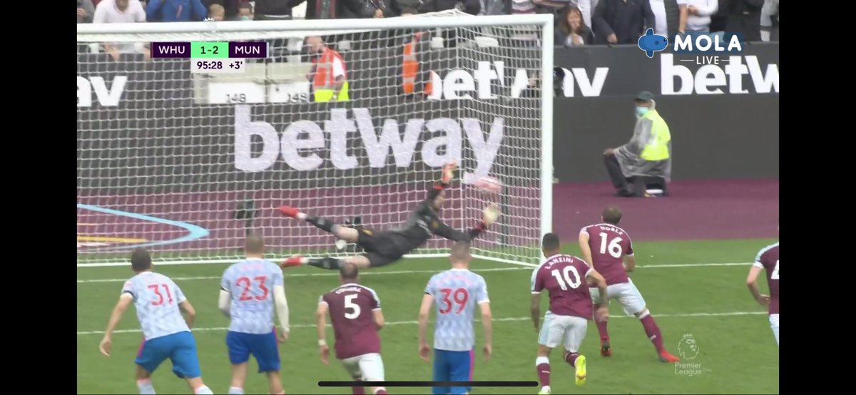PerSempreUnited's tweet photo. Appreciation tweet. 

@D_DeGea 💪🏽💪🏽 https://t.co/DErF8VSTkI