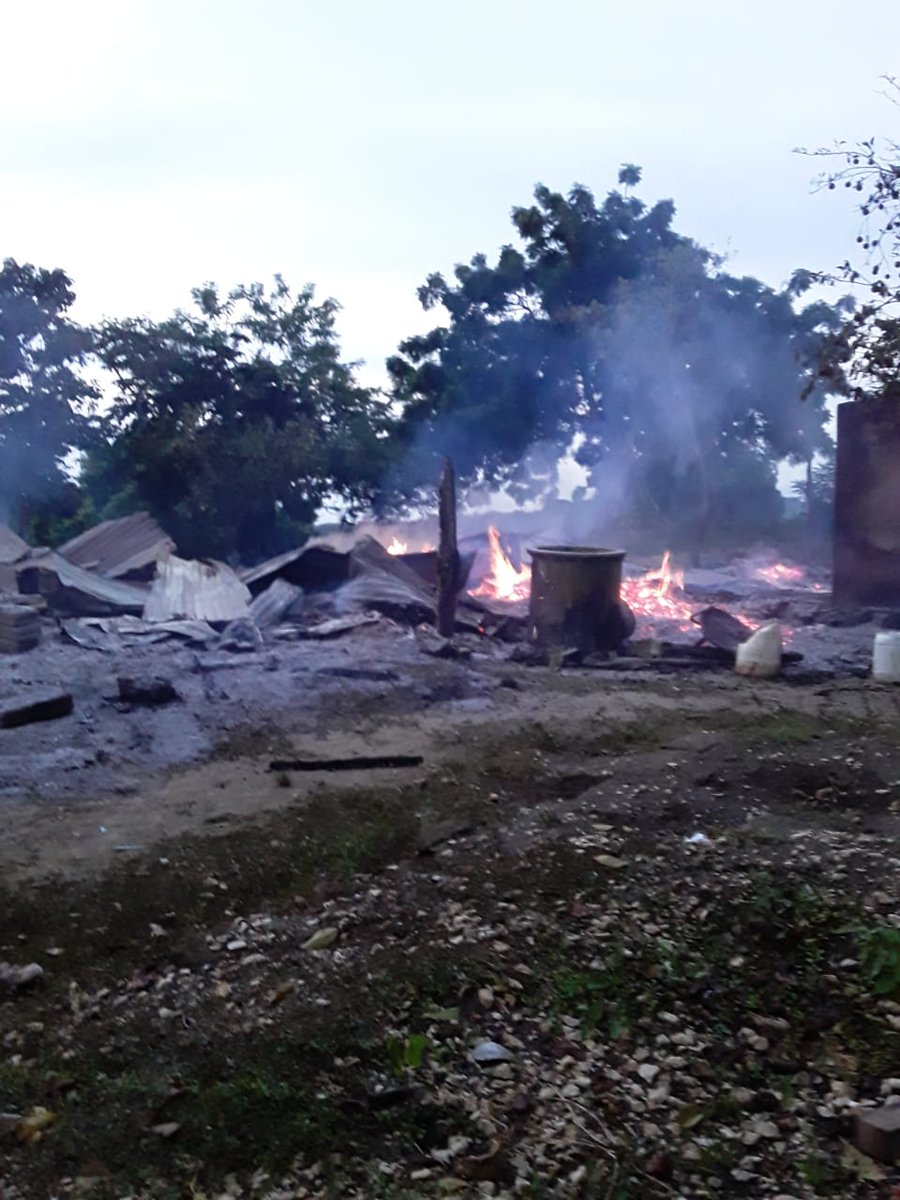 GilbertoARRIE14's tweet photo. Que tristeza  da  obsevar  una tragedia de esta en la madrugada del domingo  Sele quemó la vivienda a una familia humilde de la vereda de sintió nuevo municipio de moñitos  hoy apelamos de la solaridad de muchos cordobés y Colombiano de buen corazón perdieron todos https://t.co/6jEDW09VsT