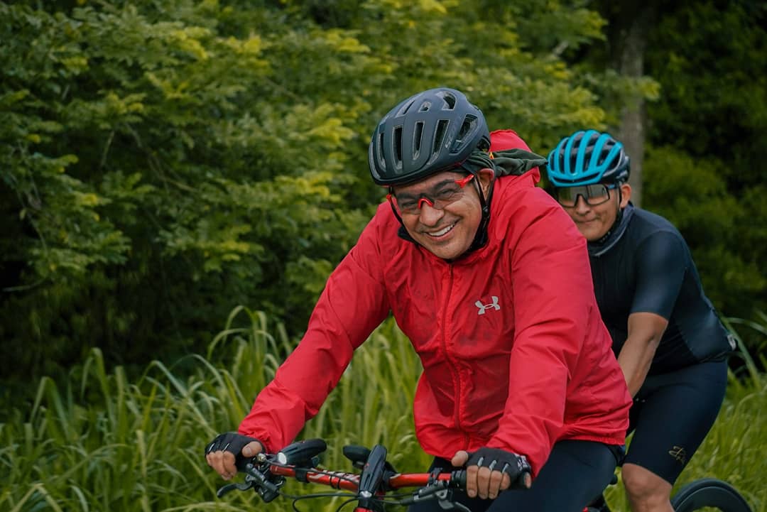 alcaldiadeyopal's tweet photo. Más de 500 ciclistas🚴‍♂️🚴‍♂️ acompañaron al Alcalde de Yopal @LecYopal en la Travesía hasta la feria de Tilodirán.

Para el mandatario, que practica el ciclismo, esta actividad es una  oportunidad para disfrutar de los paisajes rurales y hacer deporte. https://t.co/R1T41Tzzit