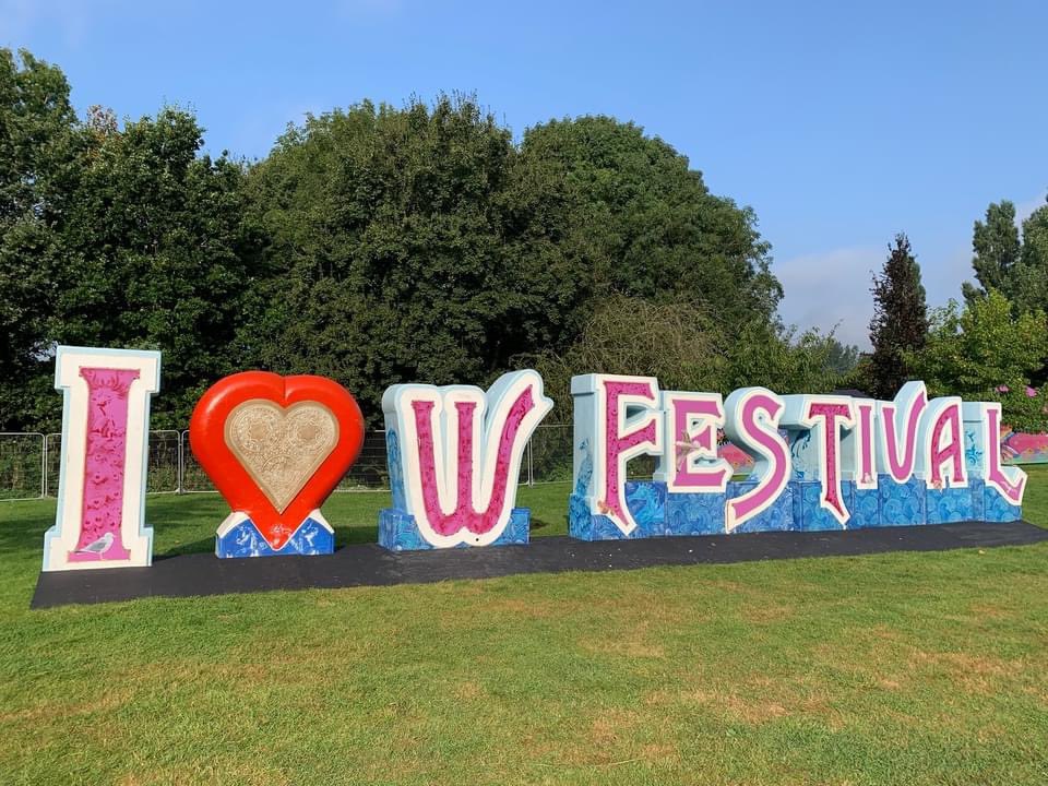 SLBott's tweet photo. Thank you @SouthernVectis for laying on a brilliant and late night bus service all weekend for the #IsleofWightfestival. Loved using the Festival Weekend ticket on the new app! ❤️ https://t.co/Ok52zDCOTp