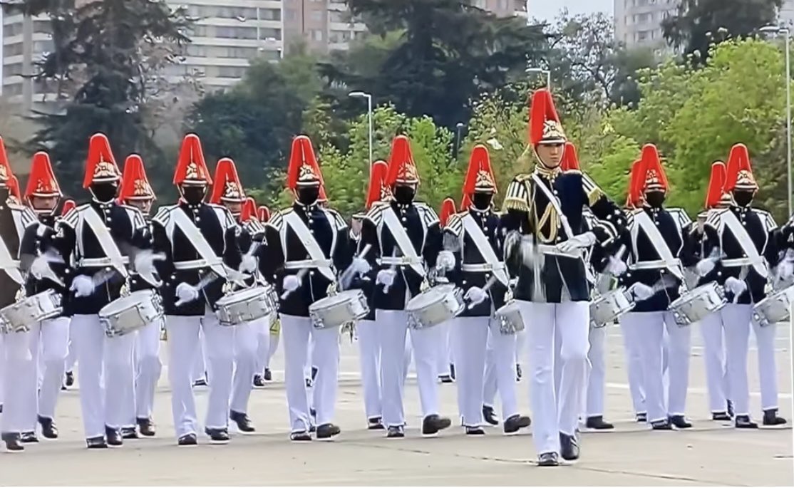 Regia_Pam's tweet photo. "Para amar a Chile, no es necesario ser militar, pero no se puede ser militar, sin amar profundamente Chile". #ParadaMilitar2021 
#GloriasDelEjercito 🇨🇱 https://t.co/cWq9T4Ck9Z