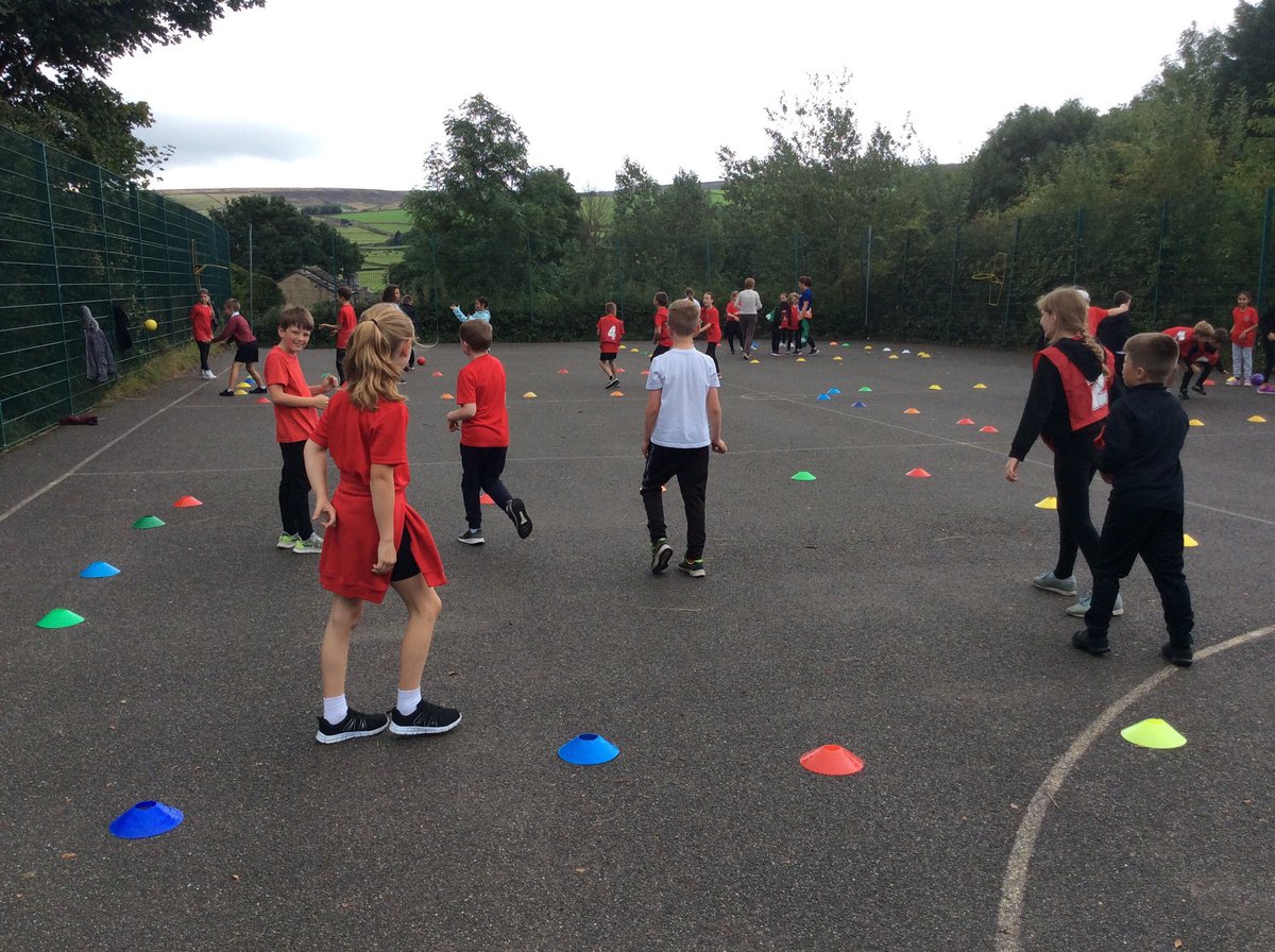 PE with Mr Jacobs <a href="/legacysportsou2/">@legacysportsouthkirklees</a>  working on our fundamental sports skills #MMpe
